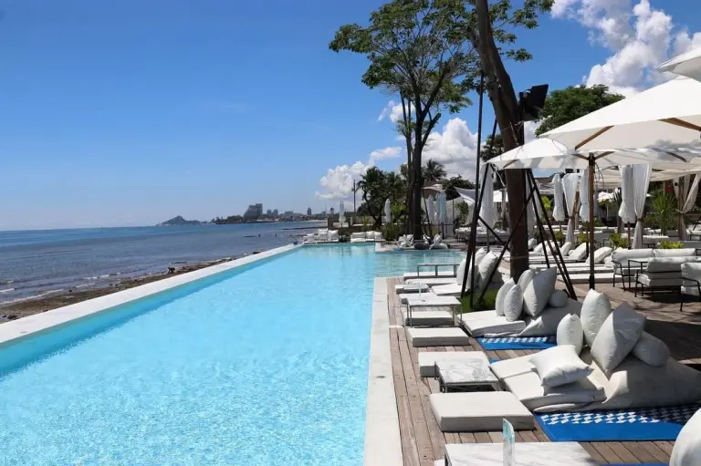 1507284573-768x511 Thailand - Hua Hin - October 2017