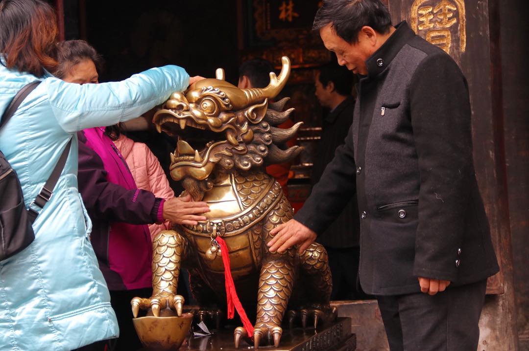 Touch and Pray , at Wenshu Monastery Chengdu , #temple #chengduexpat #travel #gold