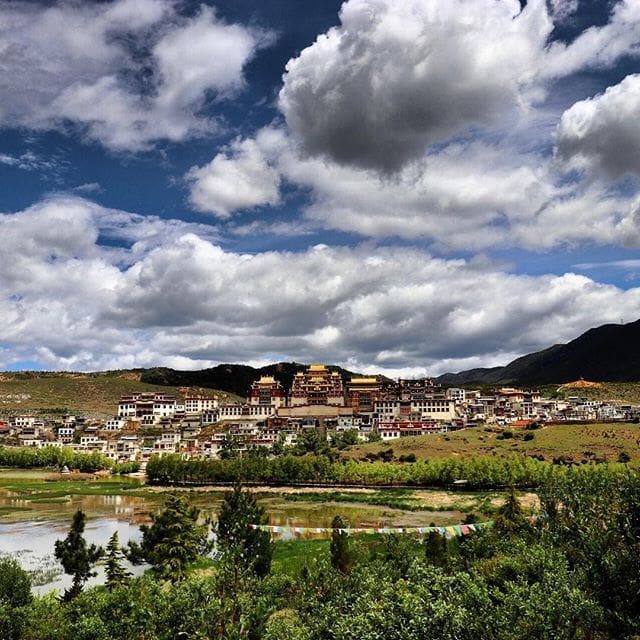 1527946050 #monastery #shangrila #travel #china