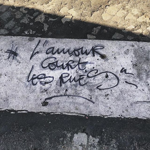 1539073948 #lamour #cour les #rue #paris #streetart